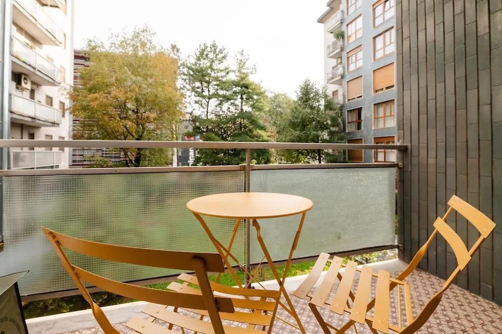 Apartment Luxury 1 Bedroom Apartment, Close To San Siro, Fiera And 10 Min Metro To Duomo Milan Italy