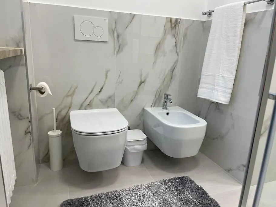 Luxury 1 Bedroom Apartment, Close To San Siro, Fiera And 10 Min Metro To Duomo Mediolan