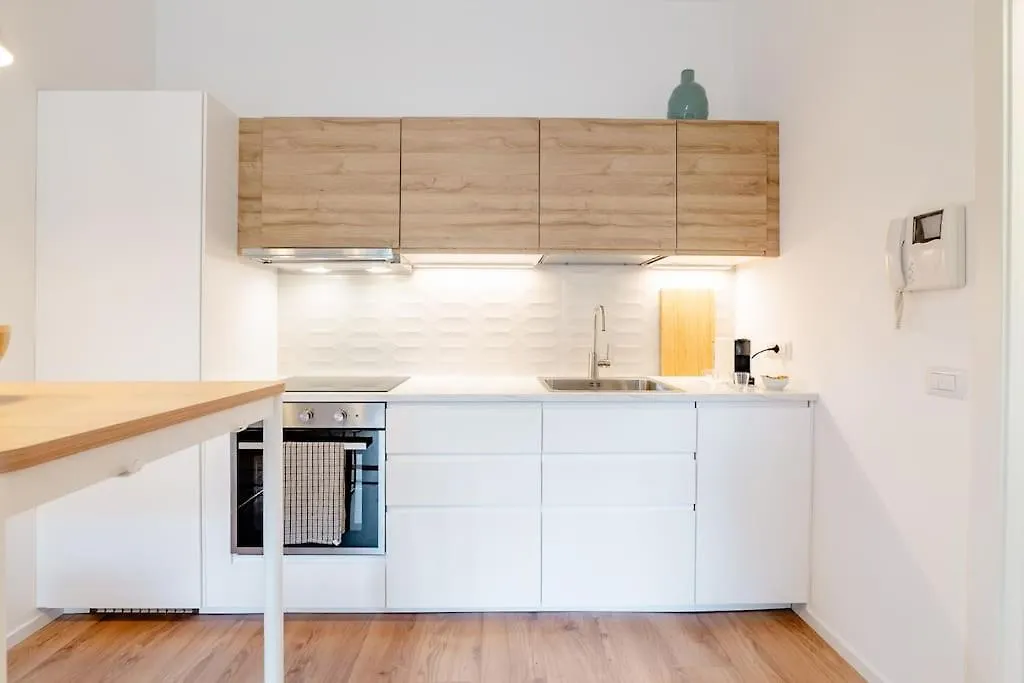Luxury 1 Bedroom Apartment, Close To San Siro, Fiera And 10 Min Metro To Duomo Mediolan