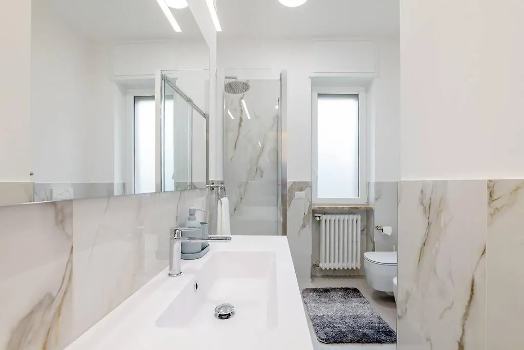 Luxury 1 Bedroom Apartment, Close To San Siro, Fiera And 10 Min Metro To Duomo Mediolan Włochy