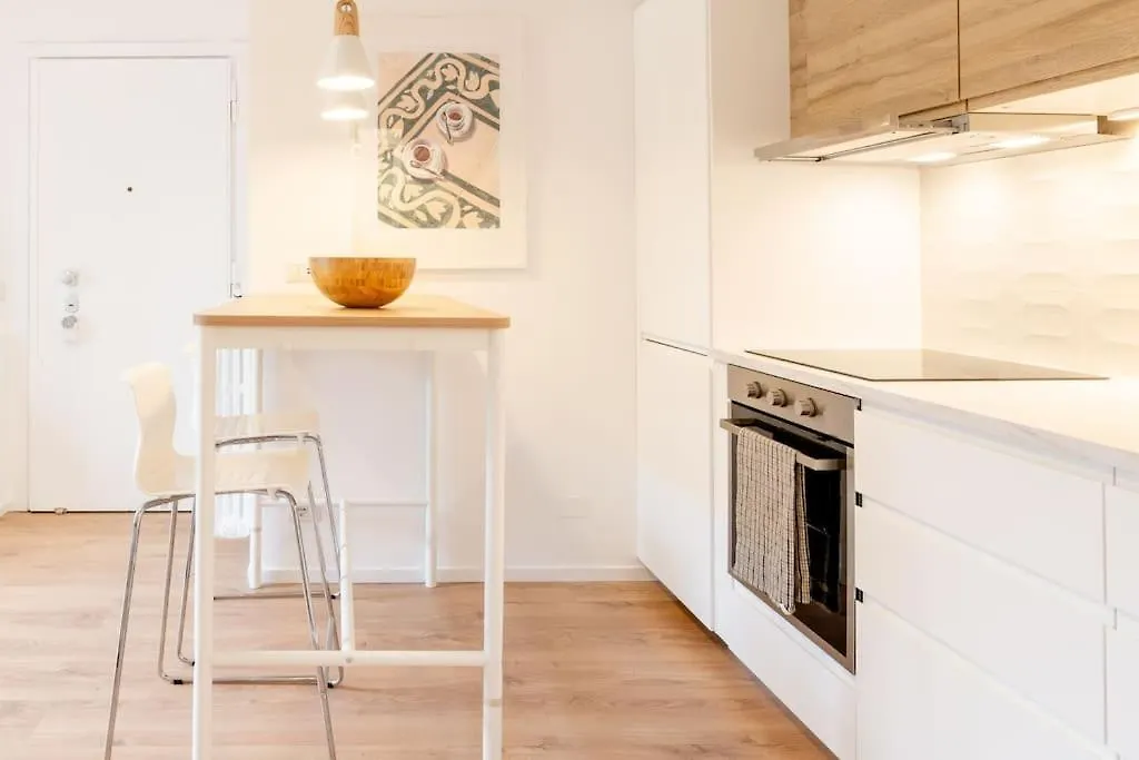 Luxury 1 Bedroom Apartment, Close To San Siro, Fiera And 10 Min Metro To Duomo Mediolan Apartament
